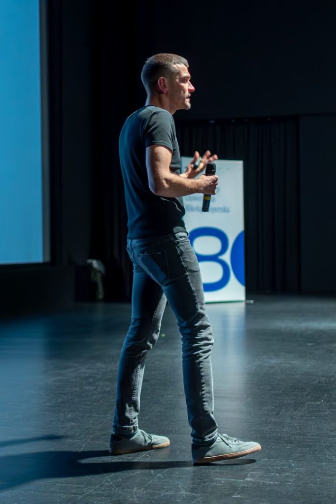 Testowanie granic teorii kwantowej – wykład z cyklu MAXIMUM. Myślenie OD NOWA