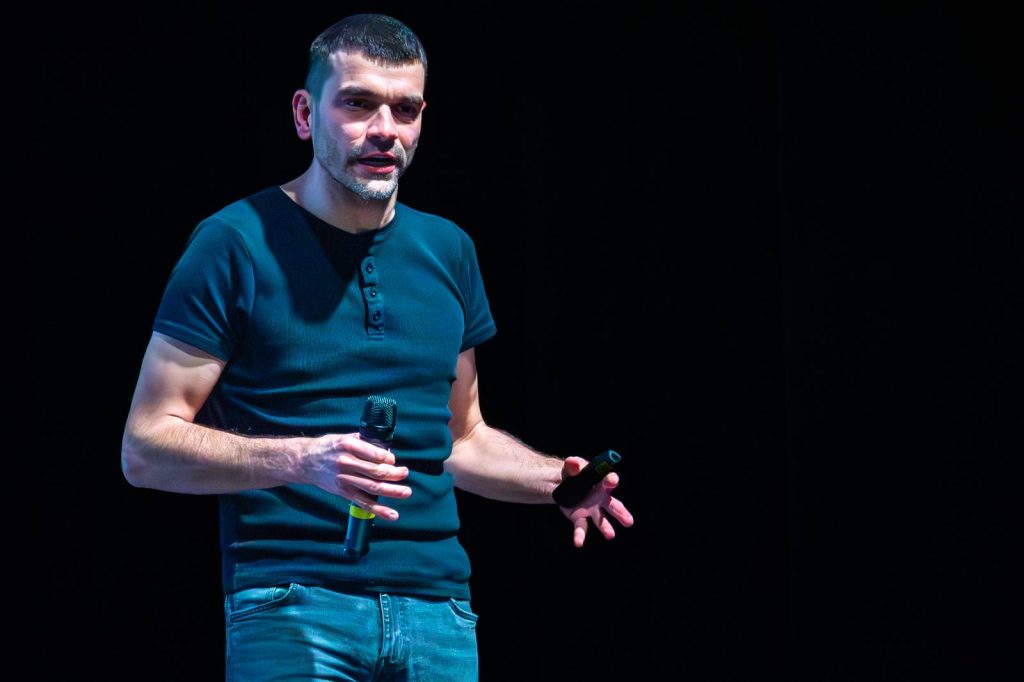 Testowanie granic teorii kwantowej – wykład z cyklu MAXIMUM. Myślenie OD NOWA