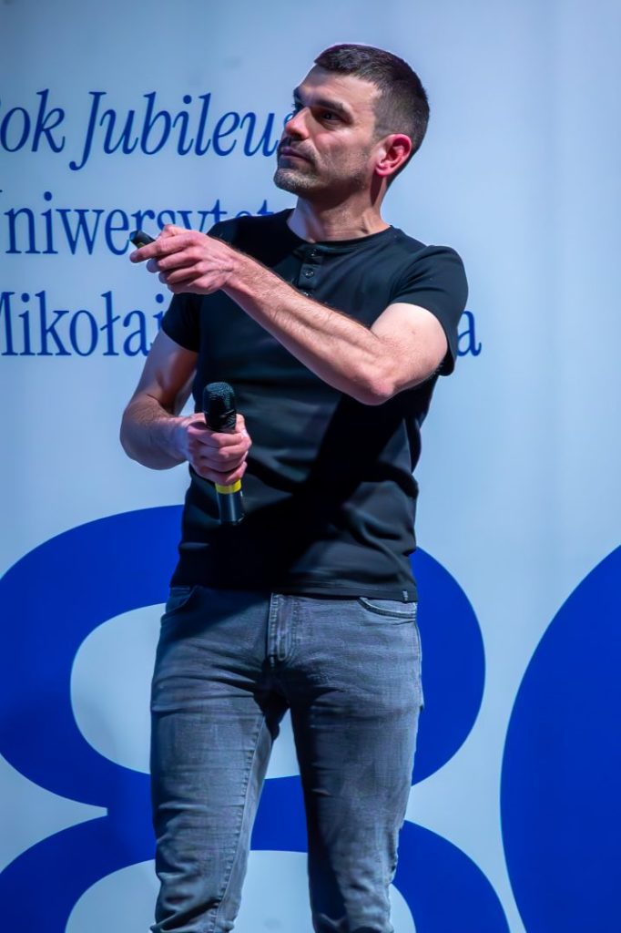 Testowanie granic teorii kwantowej – wykład z cyklu MAXIMUM. Myślenie OD NOWA