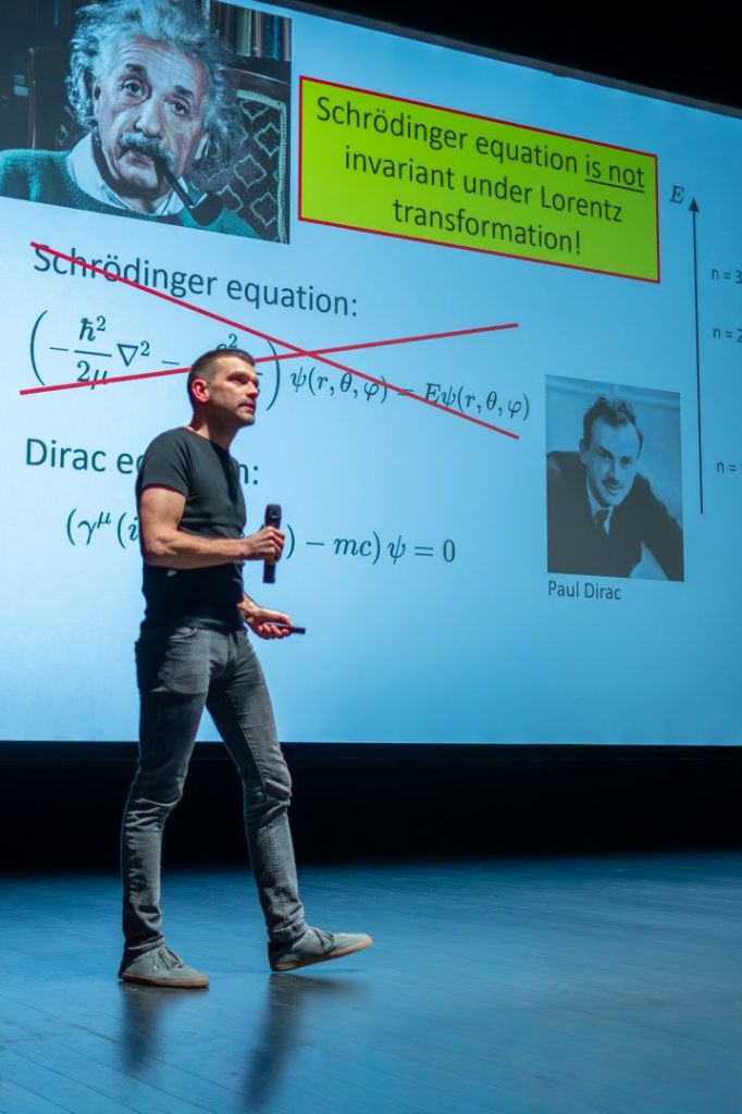 Testowanie granic teorii kwantowej – wykład z cyklu MAXIMUM. Myślenie OD NOWA