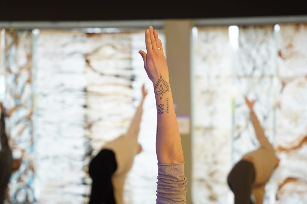 Joga ze Sztuką – lutowe spotkanie w przestrzeni uważności