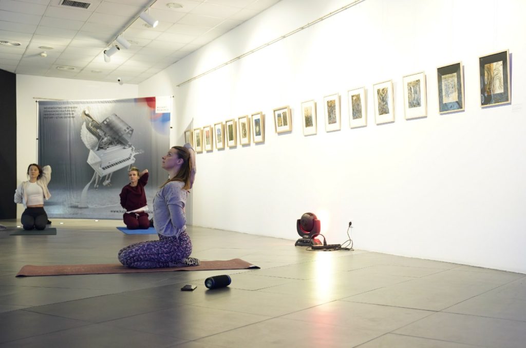 Joga ze Sztuką – lutowe spotkanie w przestrzeni uważności