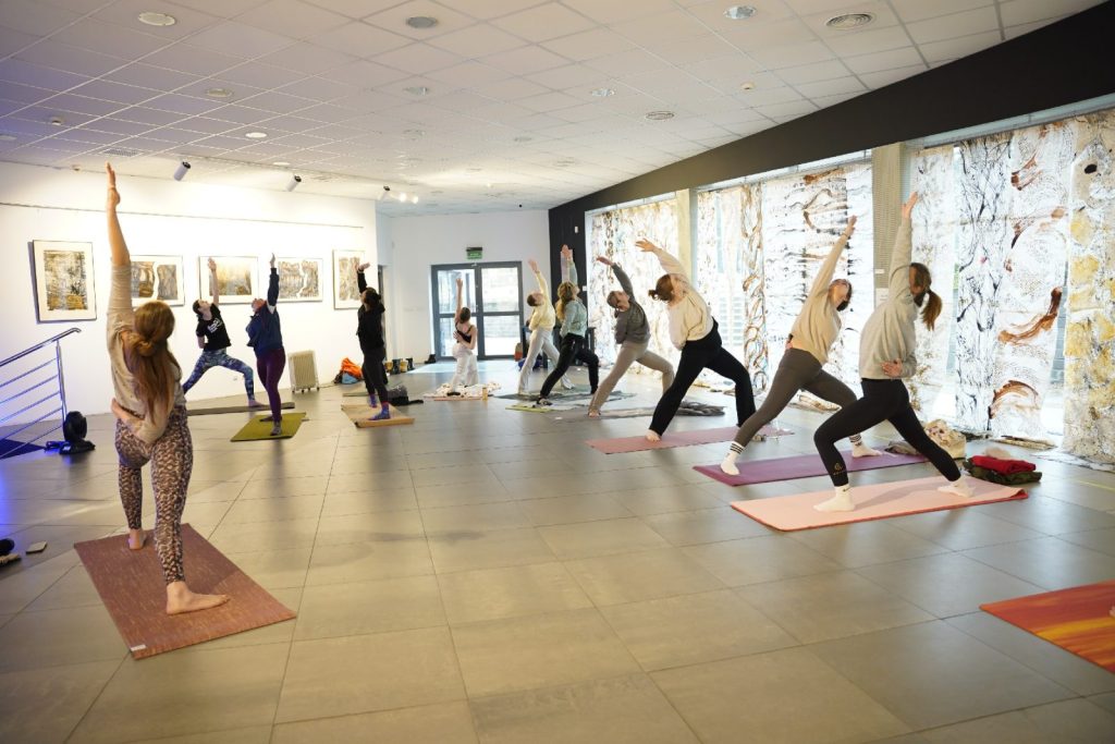 Joga ze Sztuką – lutowe spotkanie w przestrzeni uważności