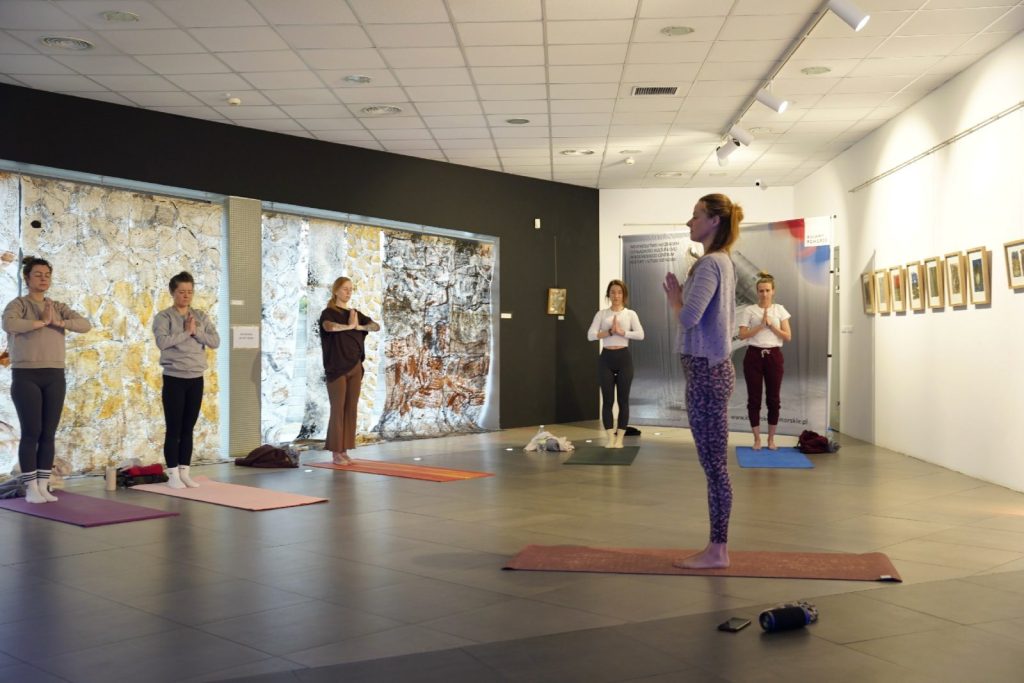 Joga ze Sztuką – lutowe spotkanie w przestrzeni uważności