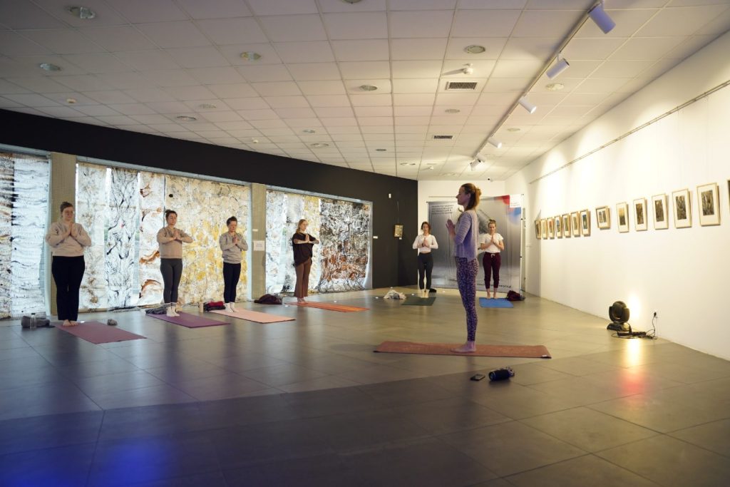 Joga ze Sztuką – lutowe spotkanie w przestrzeni uważności