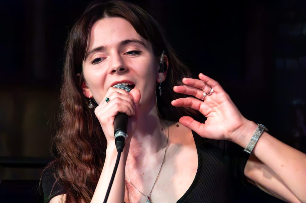 Pojedynek Kapel – I półfinał