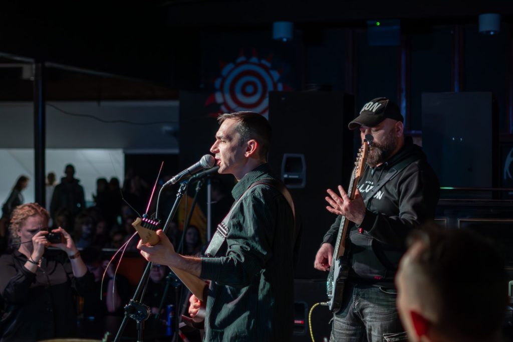 Pojedynek Kapel – I półfinał