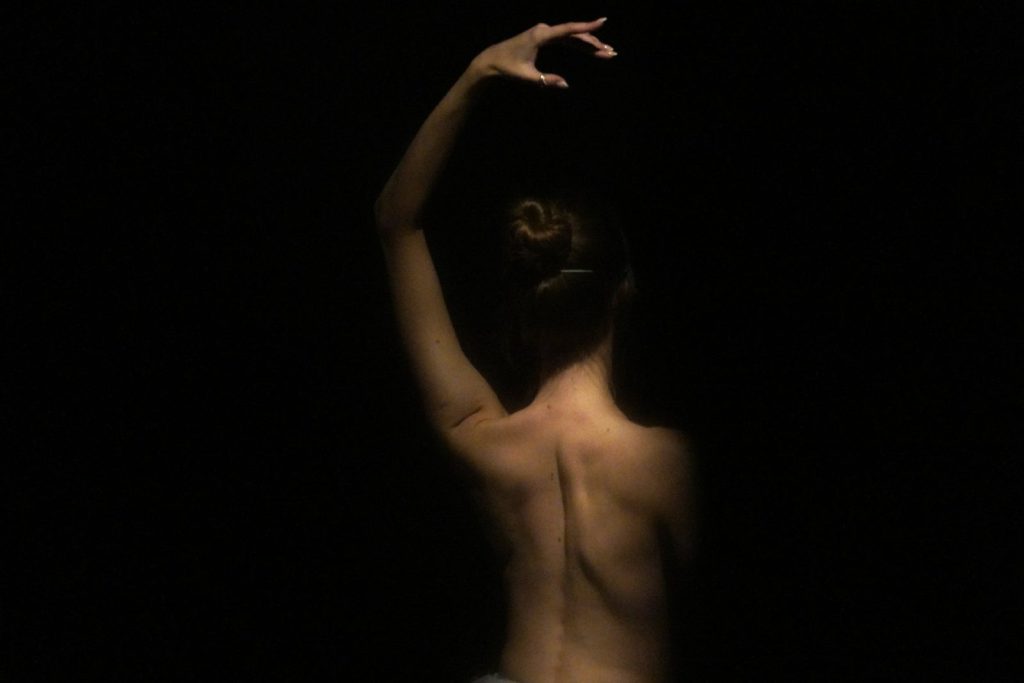 KLAMRA 2026 – dzień czwarty. Teatr ciała, obrazu i tajemnicy