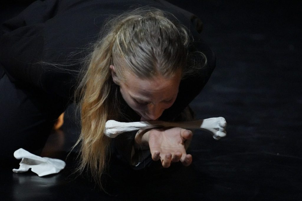 KLAMRA 2026 – dzień drugi. Teatr ruchu, pamięci i obrazu