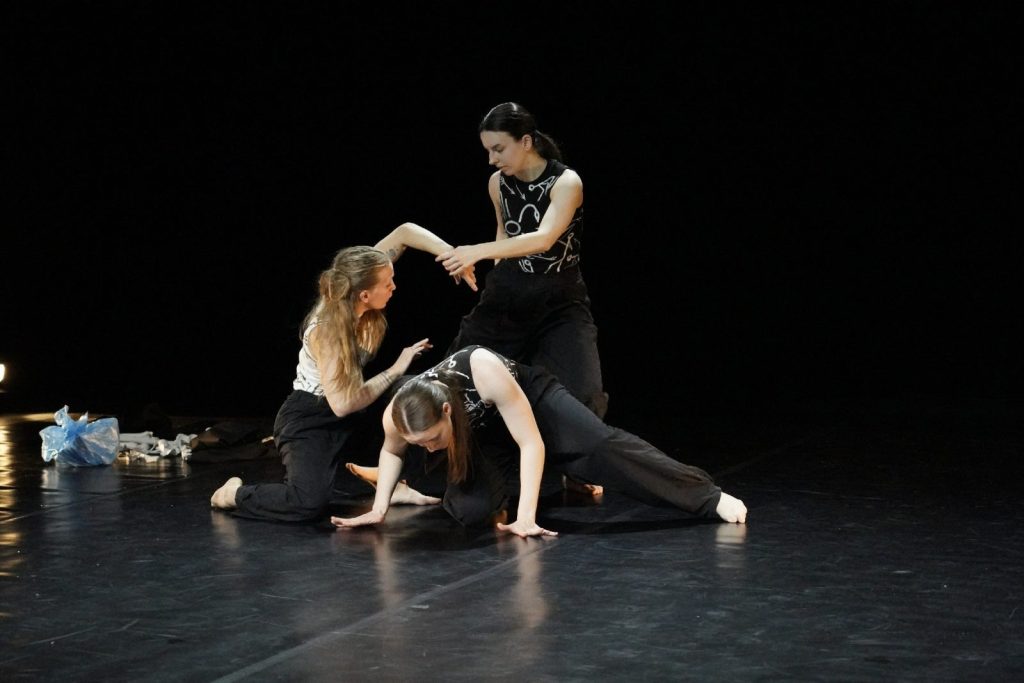 KLAMRA 2026 – dzień drugi. Teatr ruchu, pamięci i obrazu