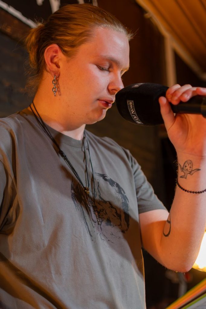 Kwietniowy Slam Od Nowa