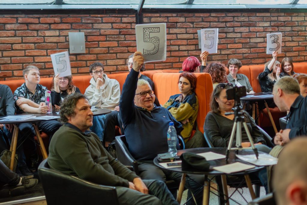 Kwietniowy Slam Od Nowa