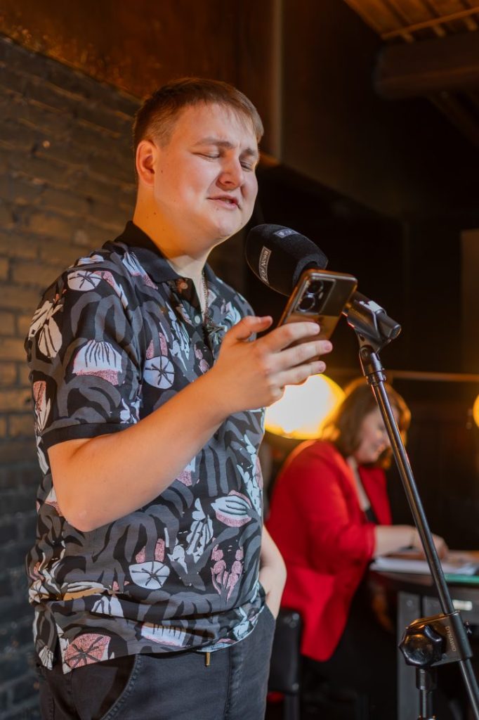 Kwietniowy Slam Od Nowa