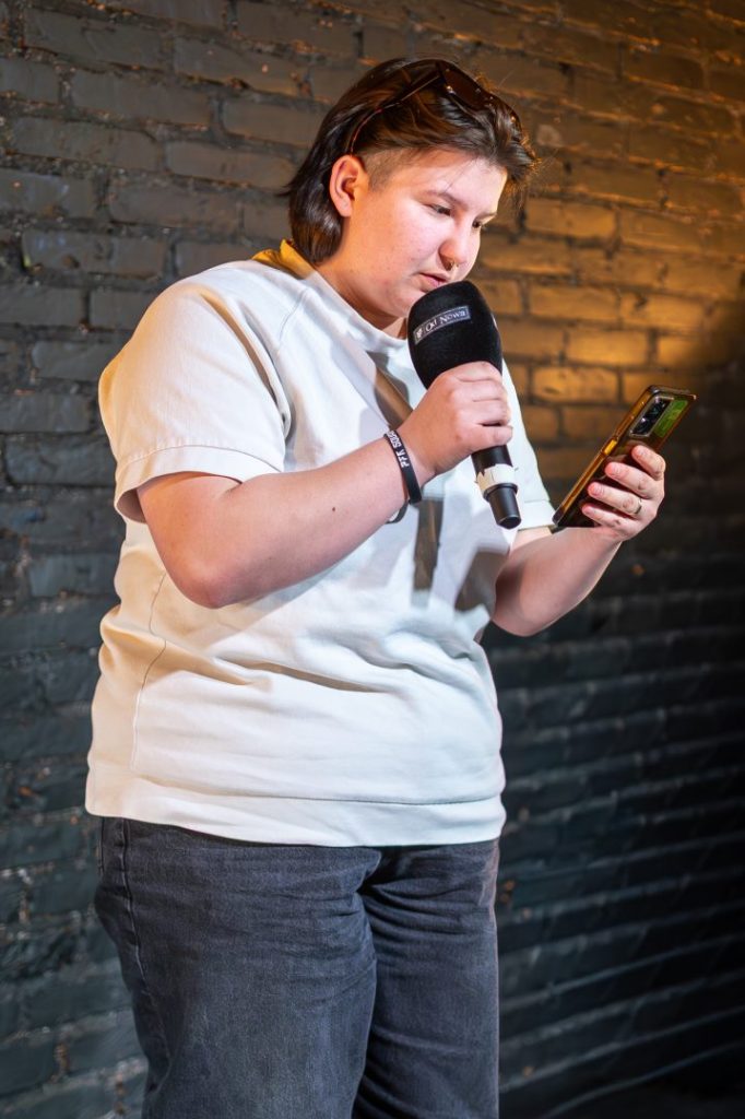 Kwietniowy Slam Od Nowa