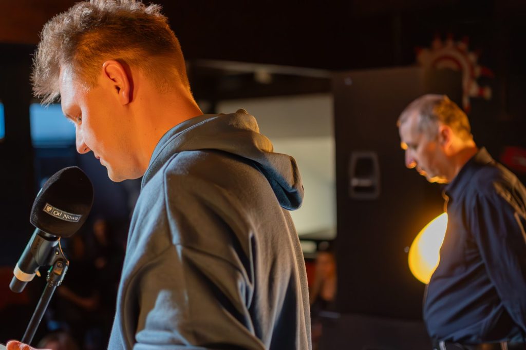 Kwietniowy Slam Od Nowa