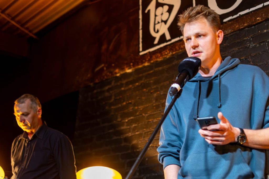 Kwietniowy Slam Od Nowa