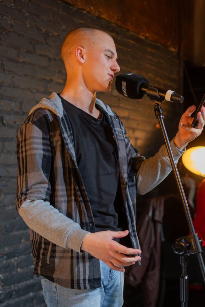 Kwietniowy Slam Od Nowa