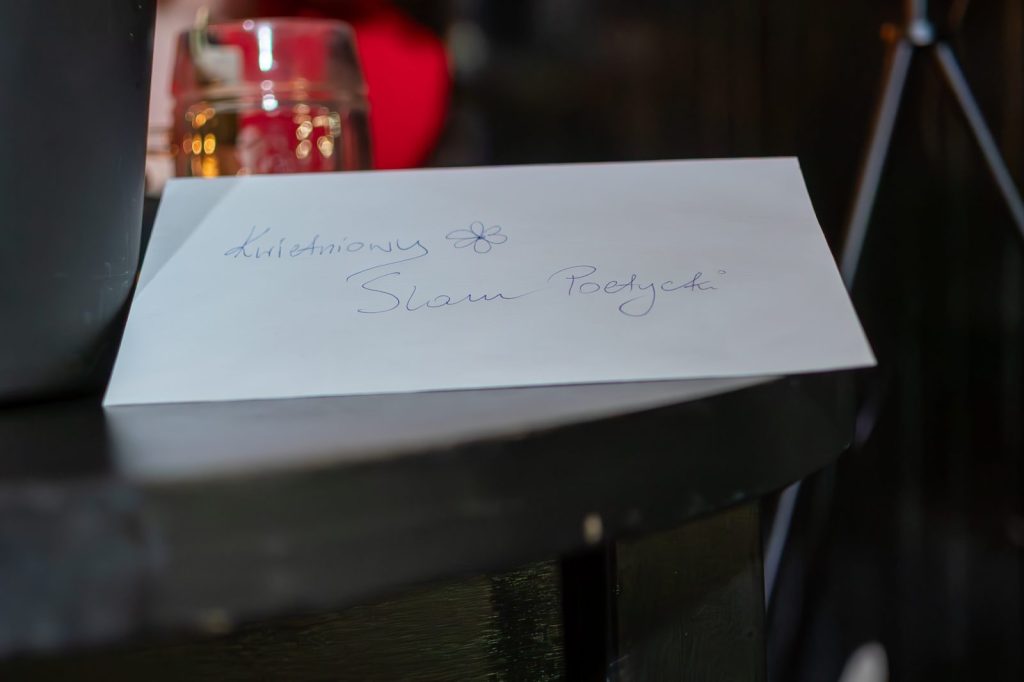 Kwietniowy Slam Od Nowa