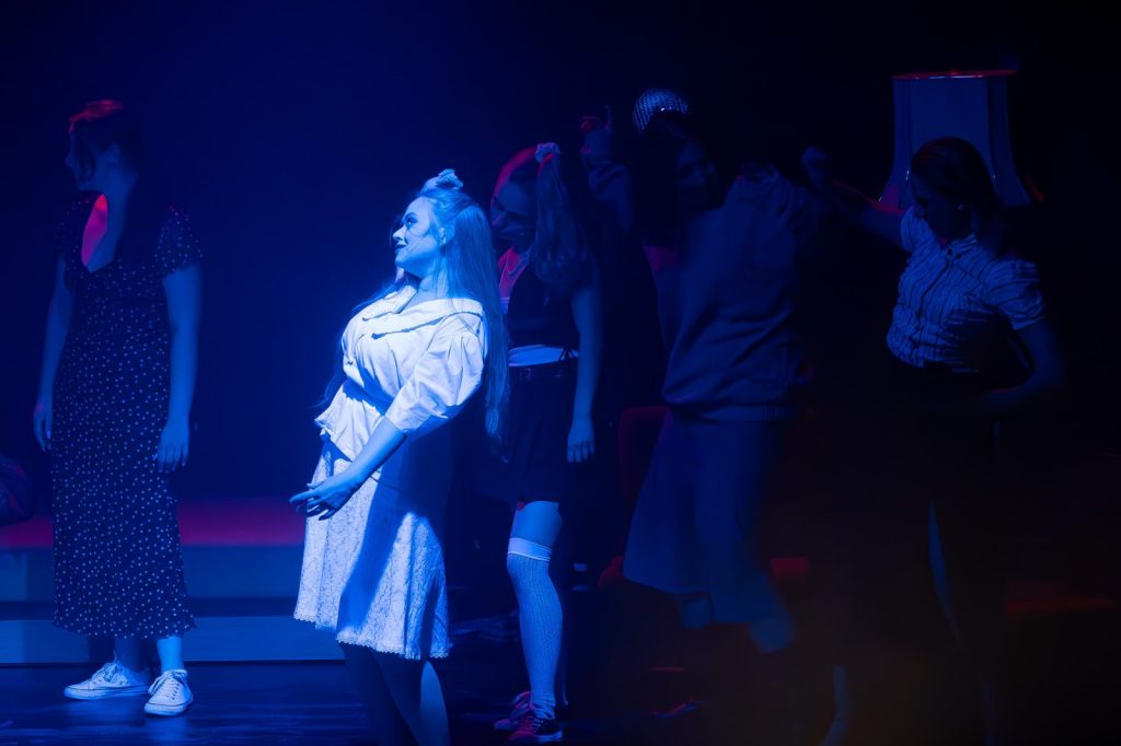 Cienie – scenariusz prosto z piwnicy