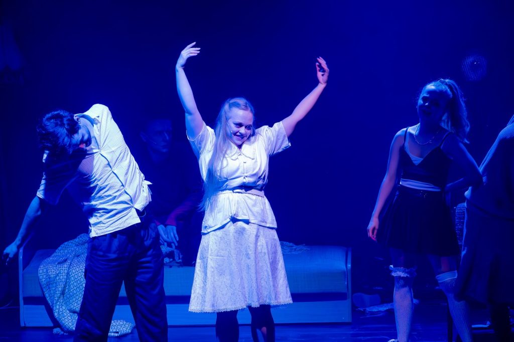Cienie – scenariusz prosto z piwnicy