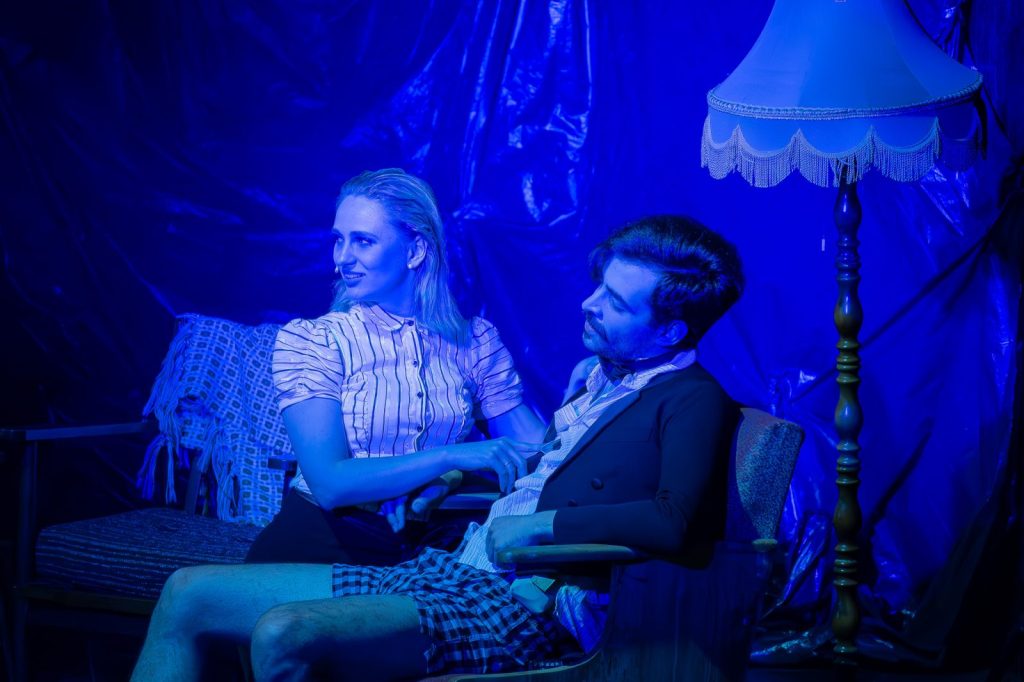 Cienie – scenariusz prosto z piwnicy