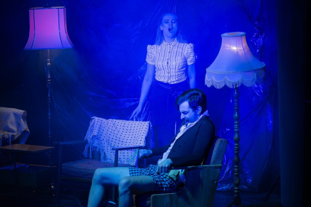 Cienie – scenariusz prosto z piwnicy