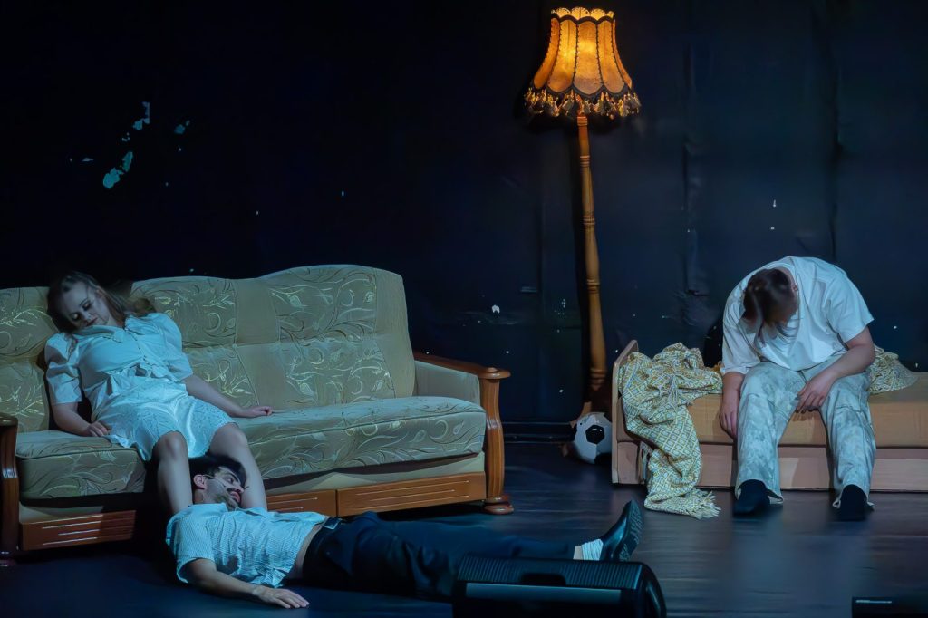 Cienie – scenariusz prosto z piwnicy