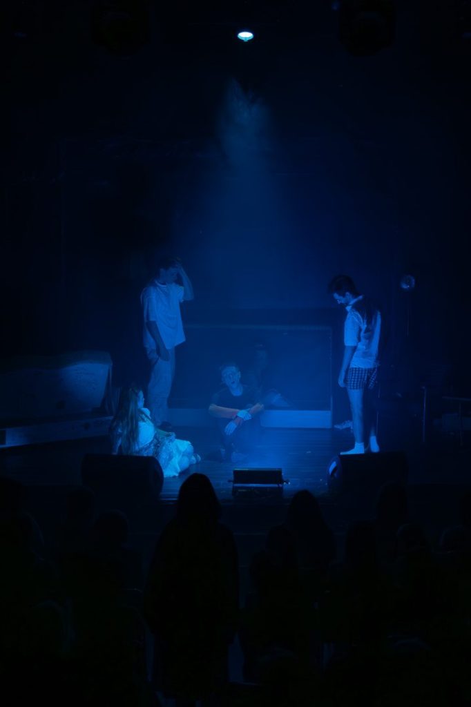 Cienie – scenariusz prosto z piwnicy