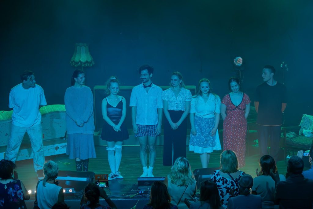Cienie – scenariusz prosto z piwnicy