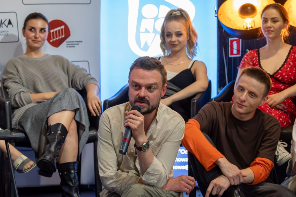 Cienie – scenariusz prosto z piwnicy