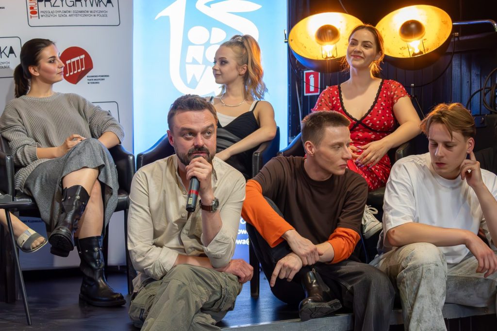 Cienie – scenariusz prosto z piwnicy