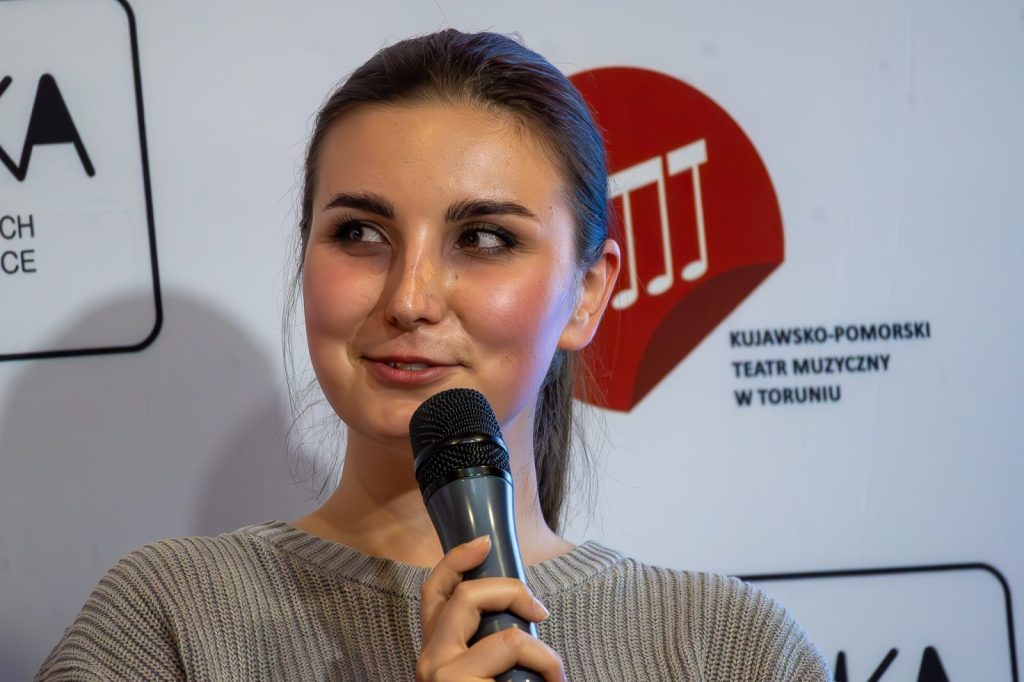 Cienie – scenariusz prosto z piwnicy