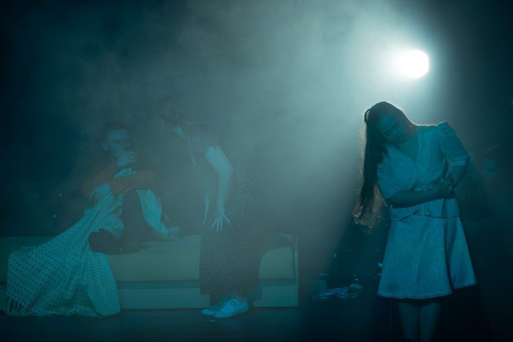 Cienie – scenariusz prosto z piwnicy